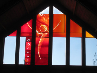 Erlöserkirche Gerzen, Glasmalerie von Claudia Krämer