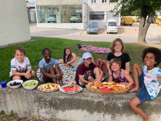 Ruckizucki-Kinder beim Picknick