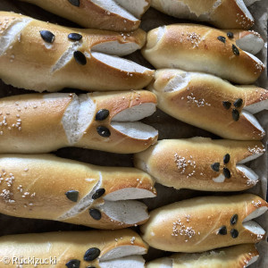 selbstgemachte Hasensemmeln